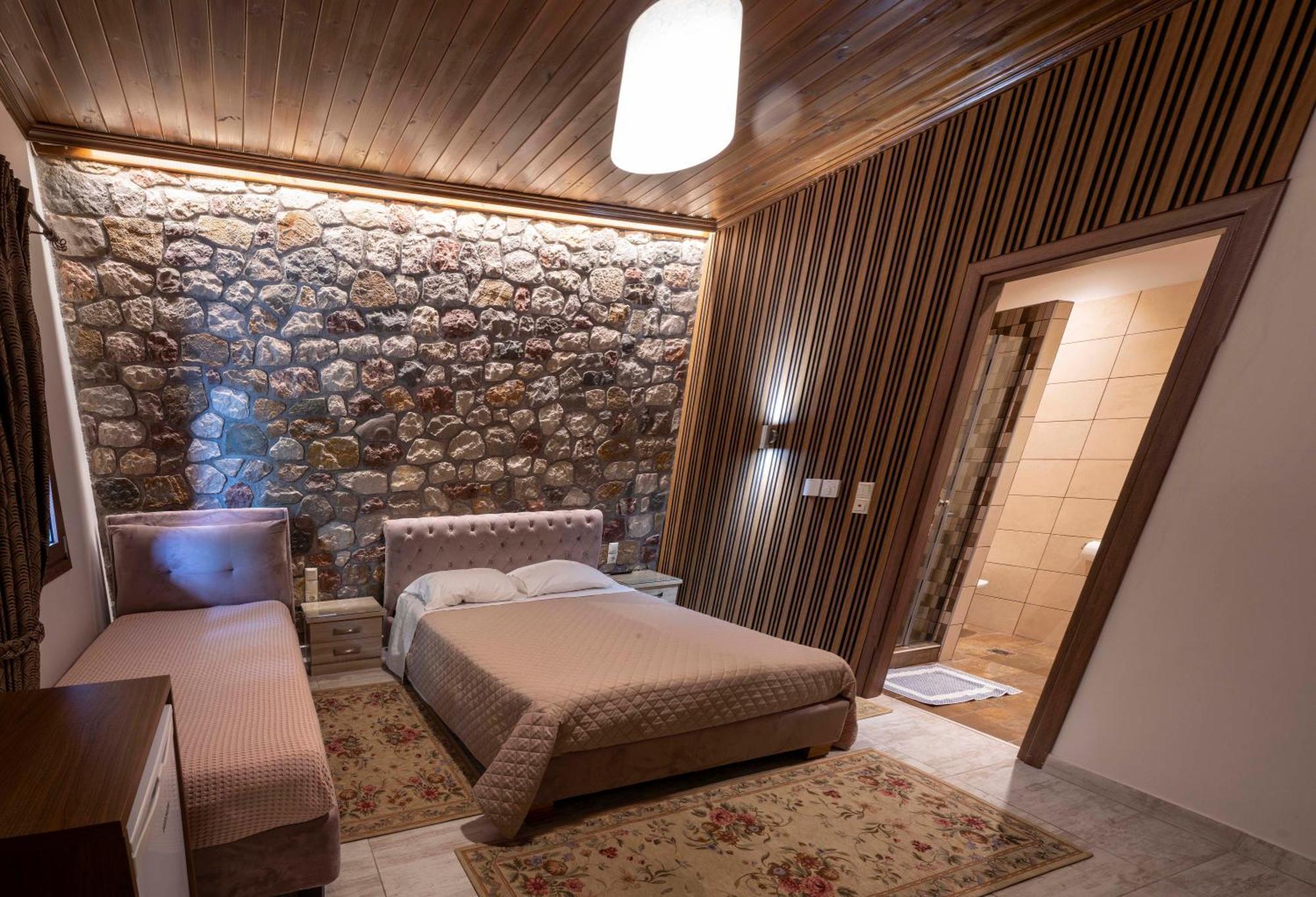 Liontos Rooms Pramanta Exterior photo