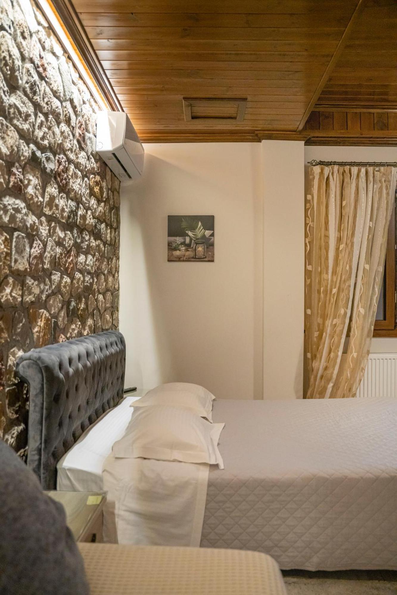 Liontos Rooms Pramanta Exterior photo