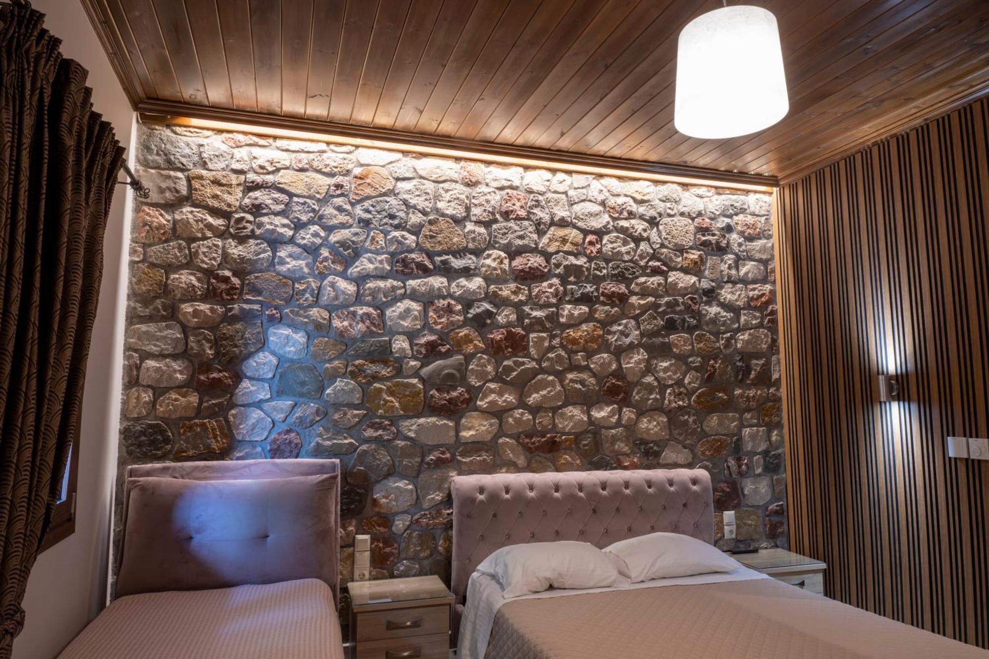 Liontos Rooms Pramanta Exterior photo