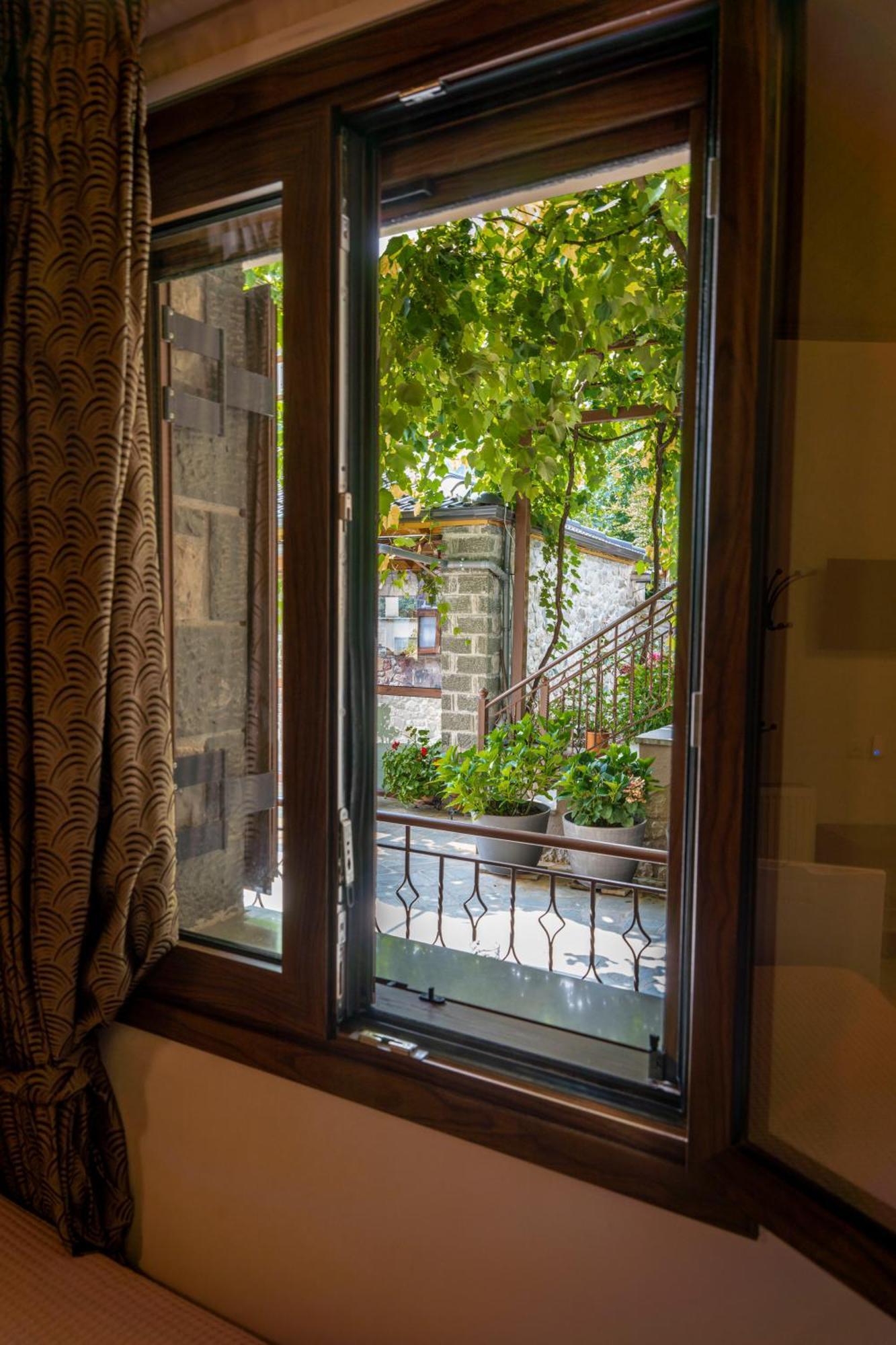 Liontos Rooms Pramanta Exterior photo