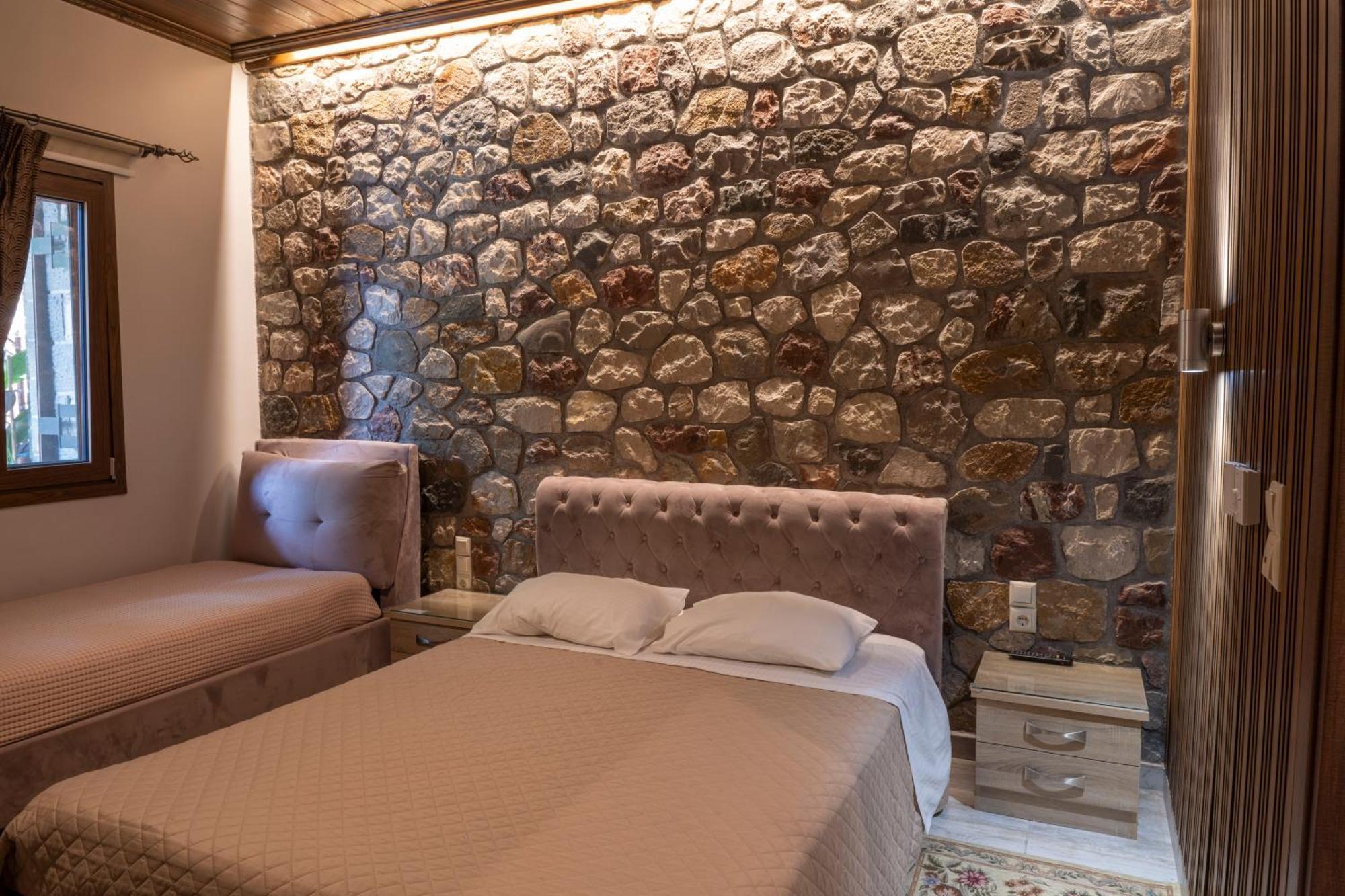 Liontos Rooms Pramanta Exterior photo