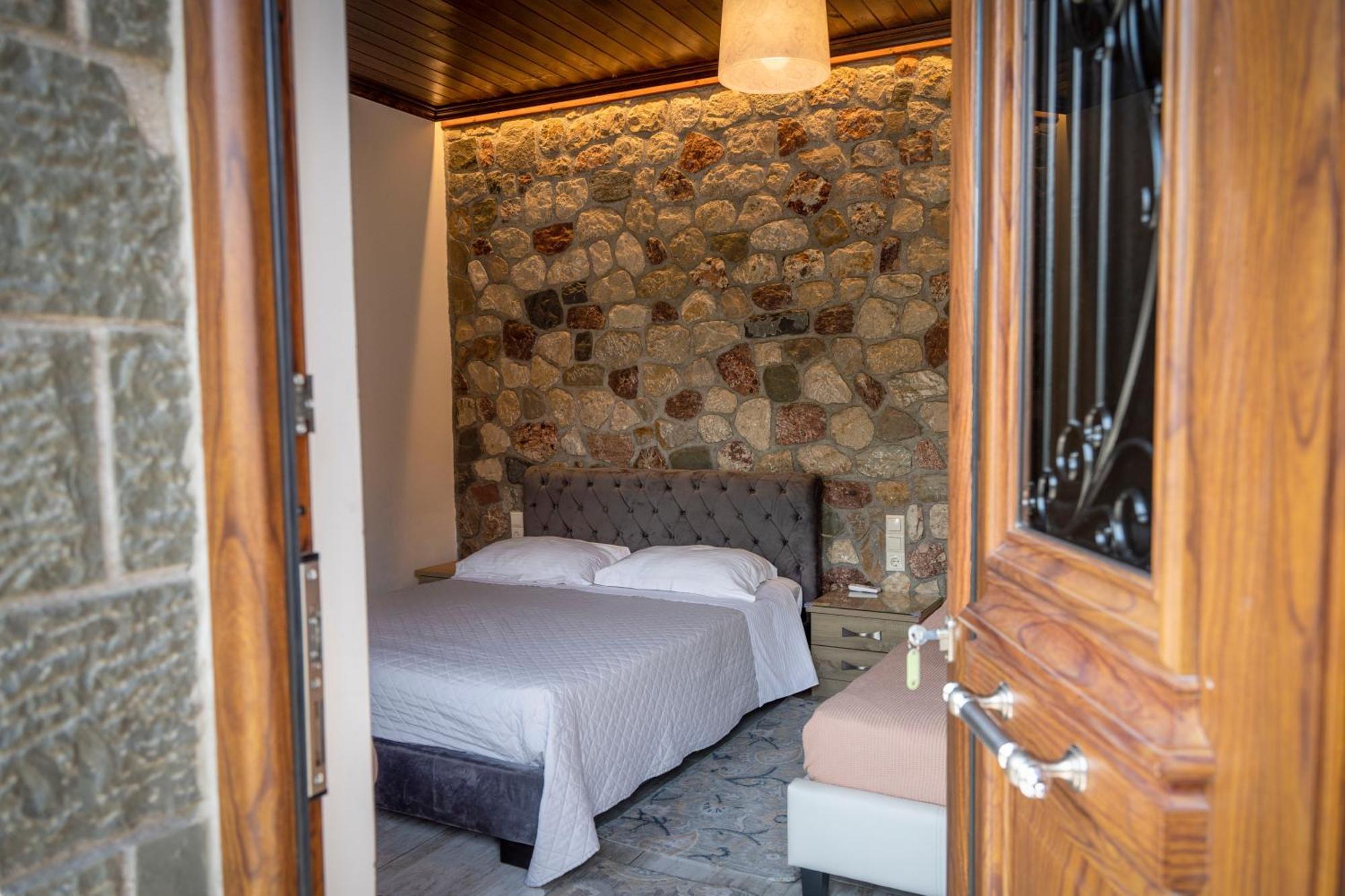 Liontos Rooms Pramanta Exterior photo