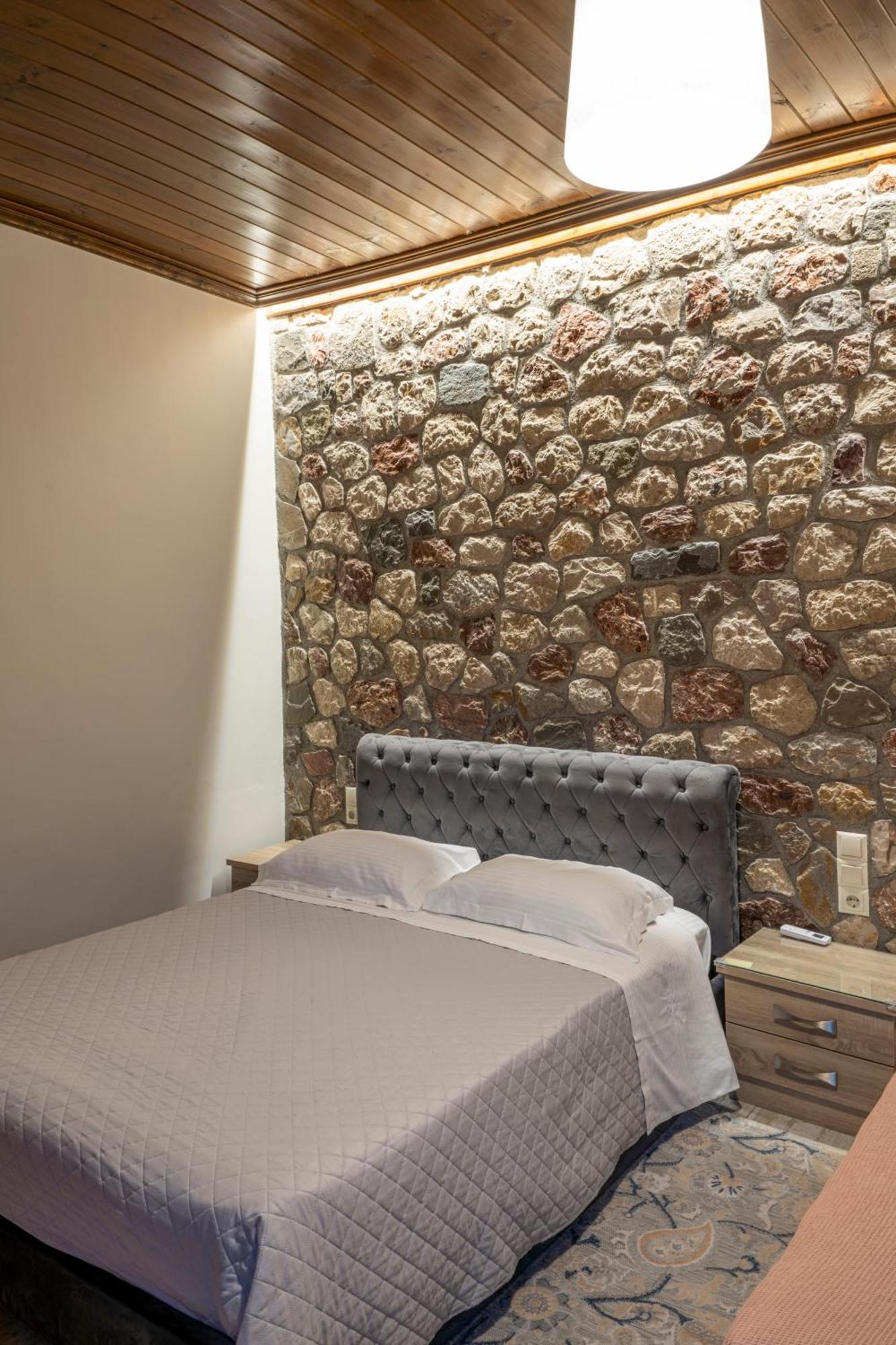 Liontos Rooms Pramanta Exterior photo
