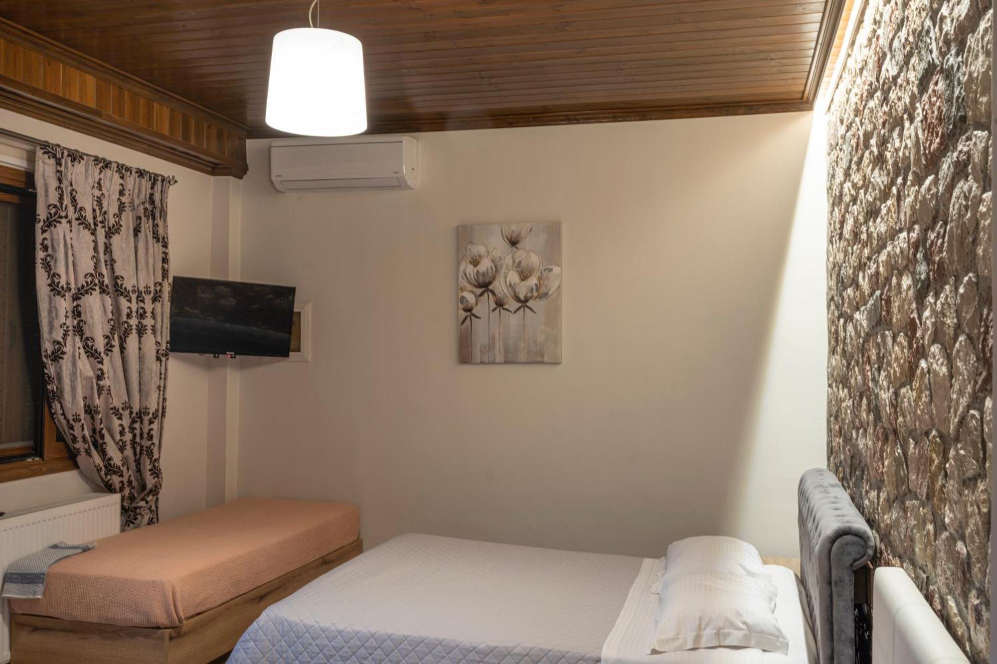 Liontos Rooms Pramanta Exterior photo