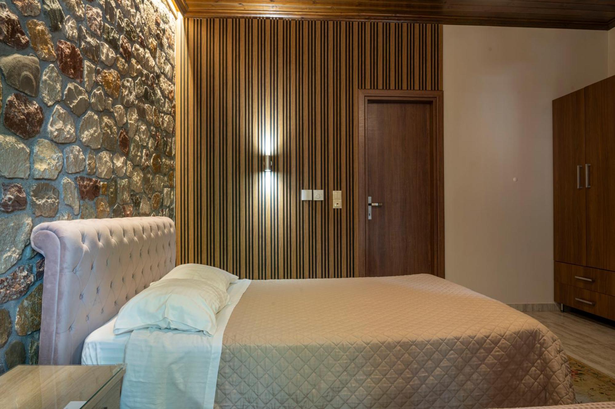 Liontos Rooms Pramanta Exterior photo